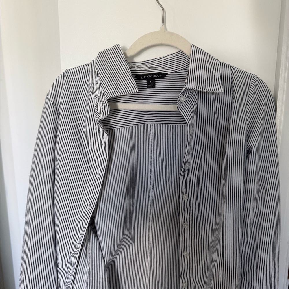 41 Hawthorn White and Black Pinstripe Dress Shirt